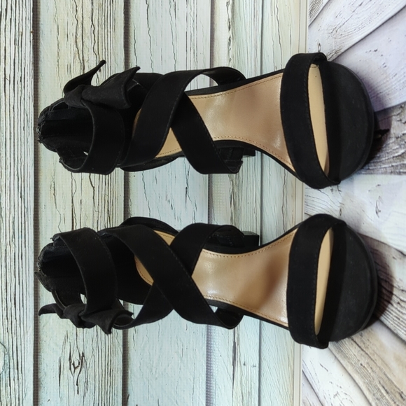 Lauren Conrad Girlfriend Faux Suede Heels - Picture 2 of 7